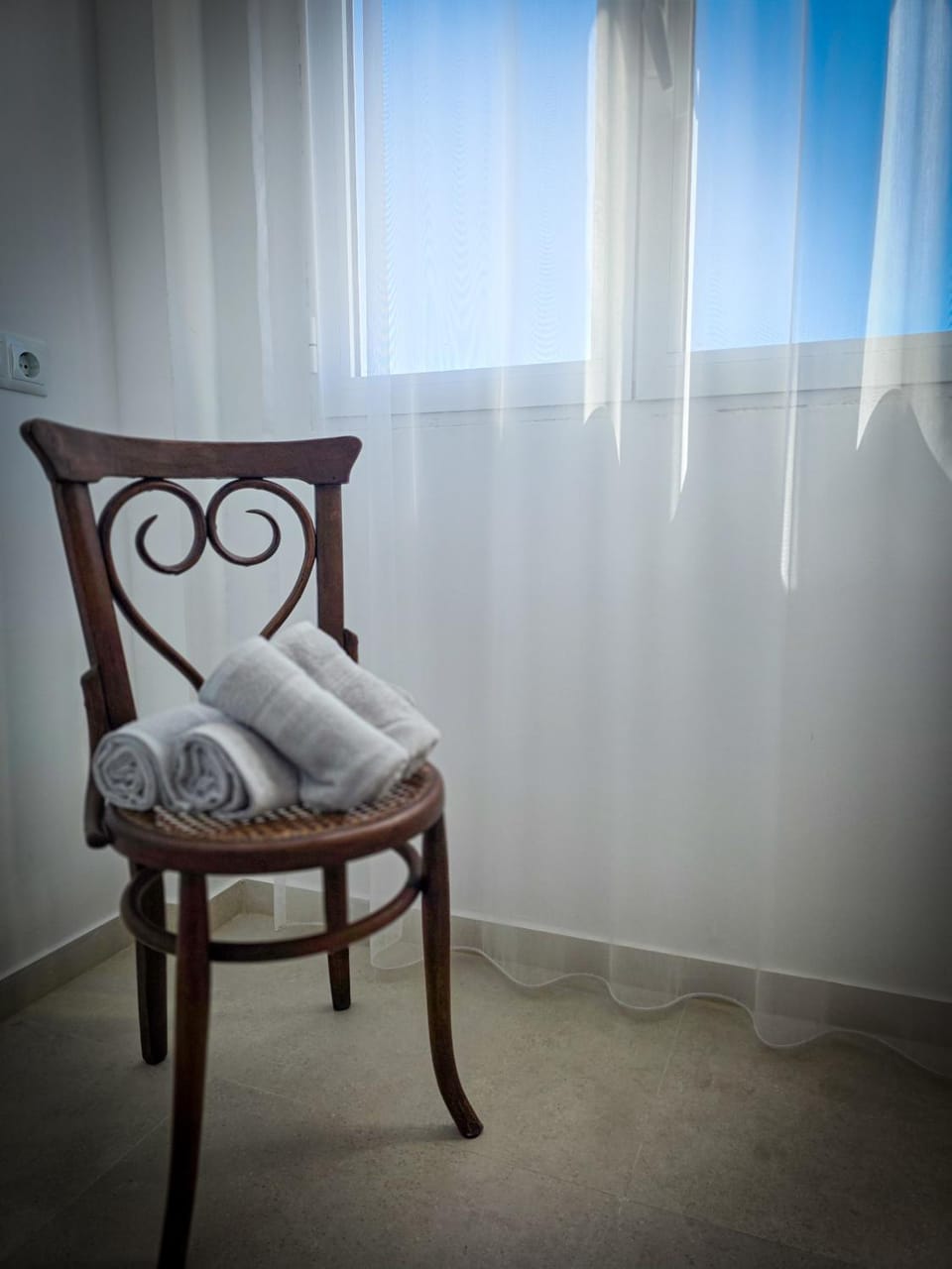Photo of the whole room, Seating area, Bedroom