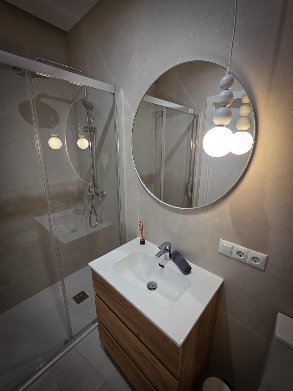 Shower, Bathroom, towels