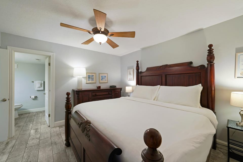 Cozy Beachfront 1BR condo-Cabana Club 202 Apartment in Destin
