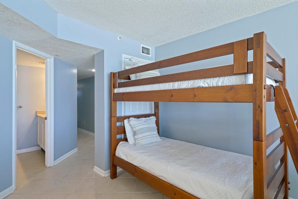 Enjoy Stunning Gulf Front Cabana Club 304! Private balcony with beautiful views! Apartment in Destin