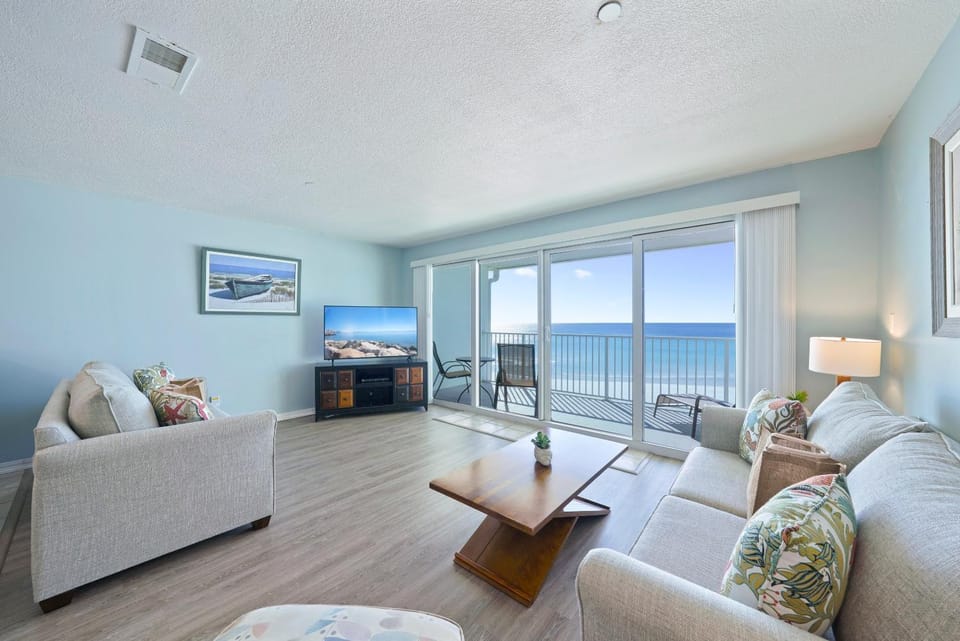 Cabana Club 403 Spacious and Charming Beachfront Condo Secluded Beach House in Destin
