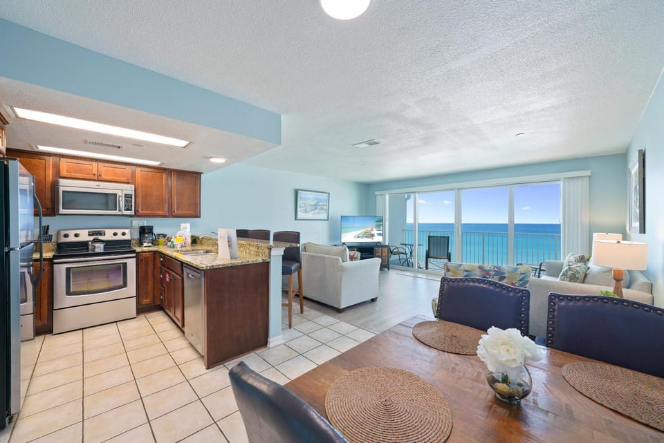 Cabana Club 403 Spacious and Charming Beachfront Condo Secluded Beach House in Destin