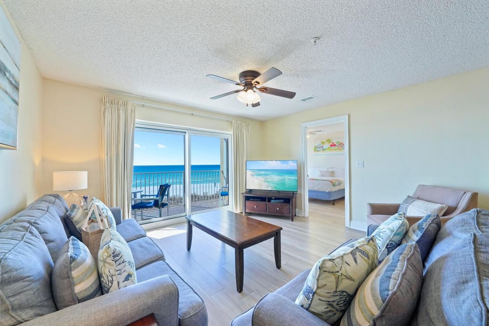 TV and multimedia, Living room, Seating area, Sea view