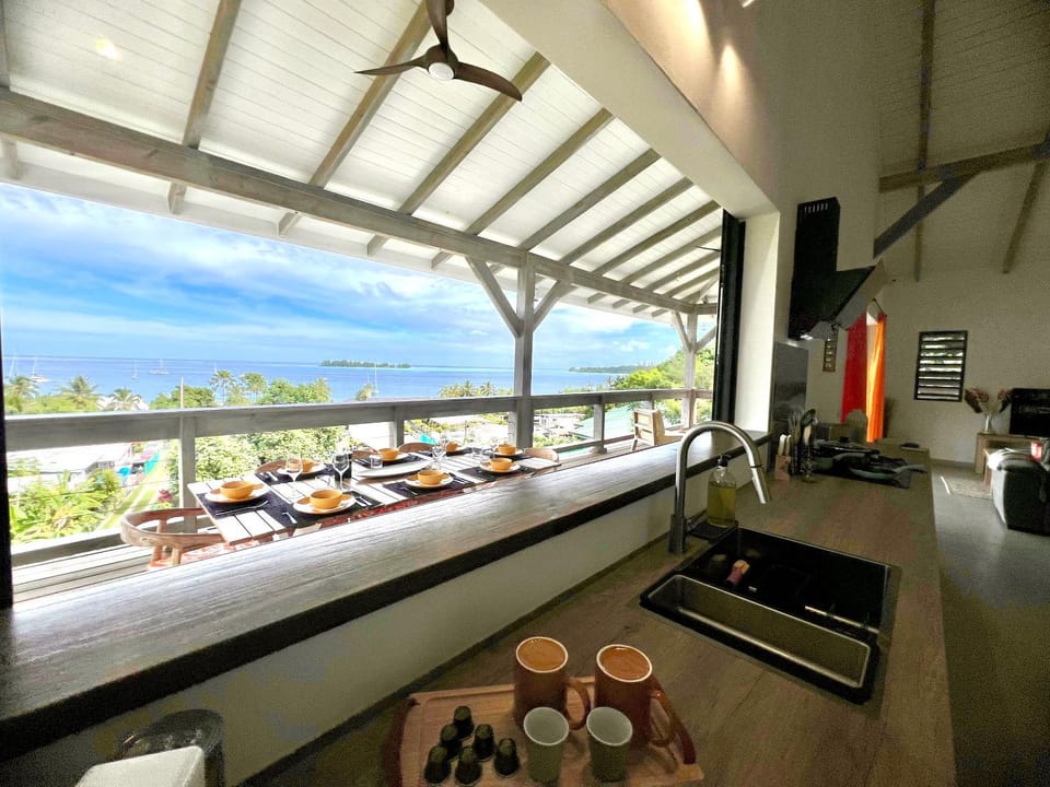 View (from property/room), Balcony/Terrace, Kitchen or kitchenette, Food and drinks, Food, Sea view