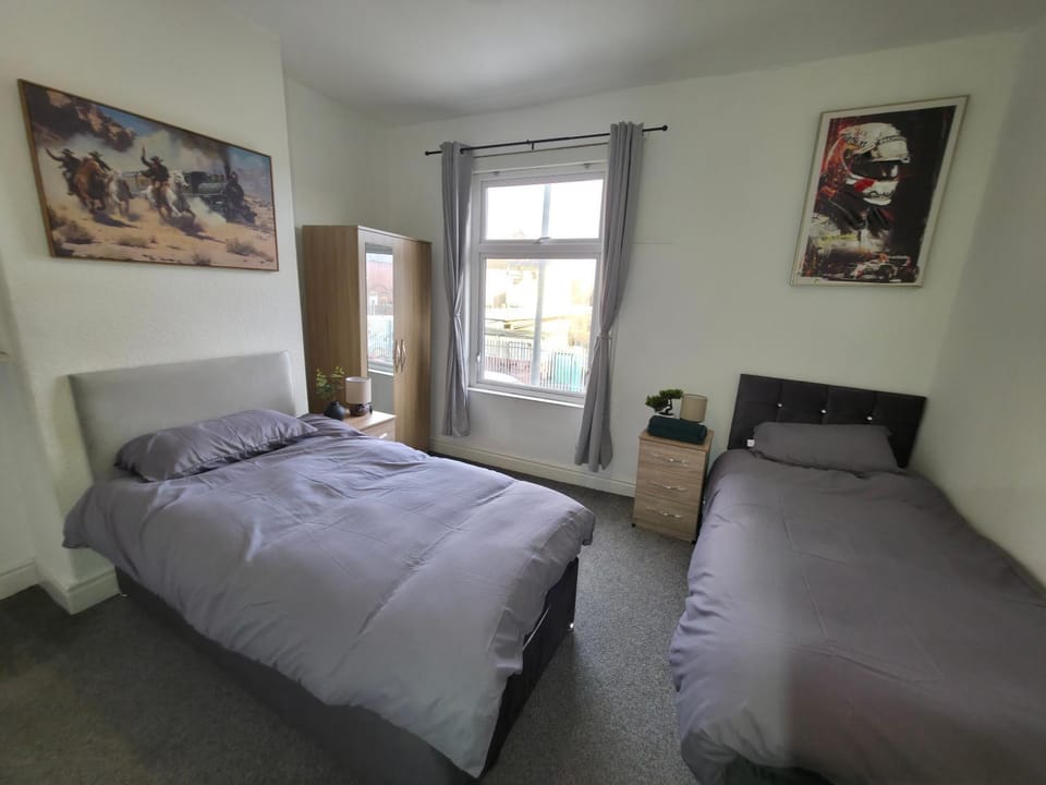 Aire St Home Large Group Stay Fast A66 A19 Access House in Middlesbrough