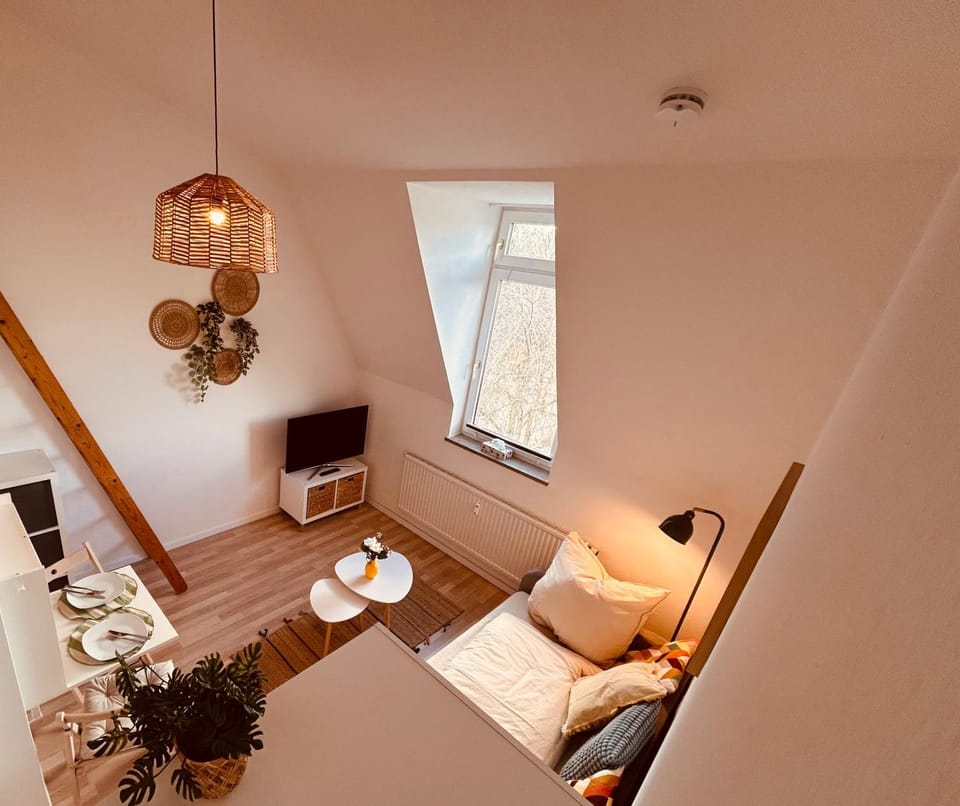 Bed, Living room