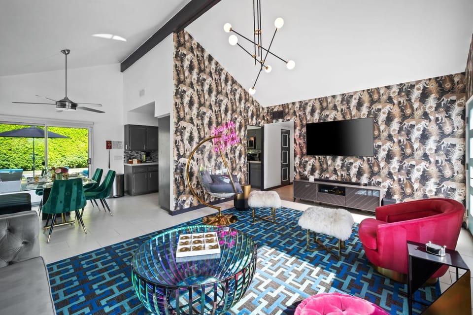 Communal lounge/ TV room, Living room, Photo of the whole room, Dining area