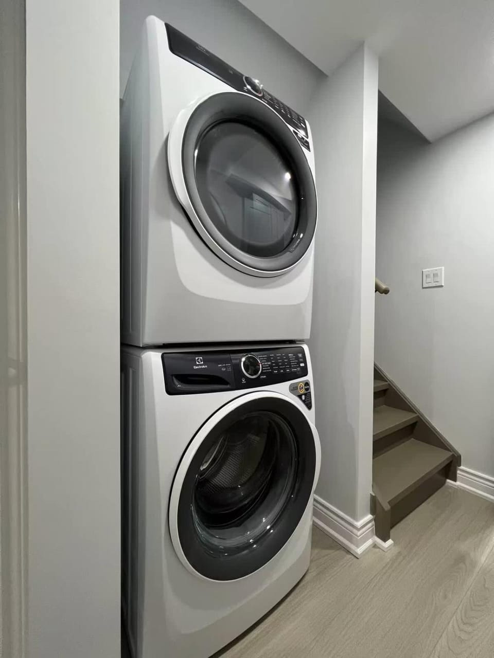 Cozy Room with Bath and Shared Kitchen in Milton Apartment in Milton