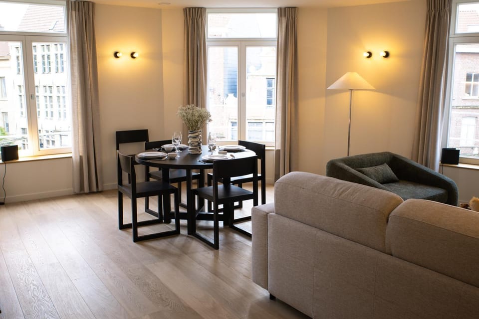 Seating area, Dining area