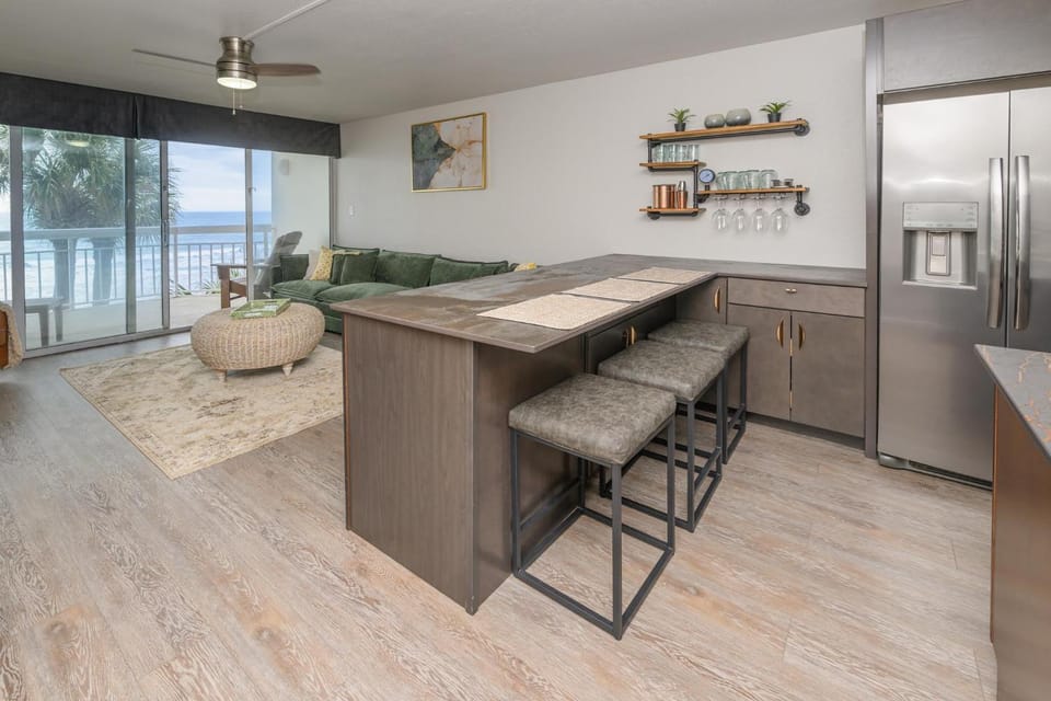 Water's Edge 204 House in Garden City