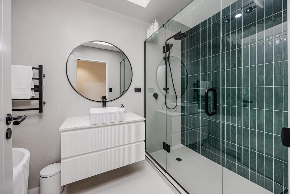 Shower, Toilet, Bathroom, towels