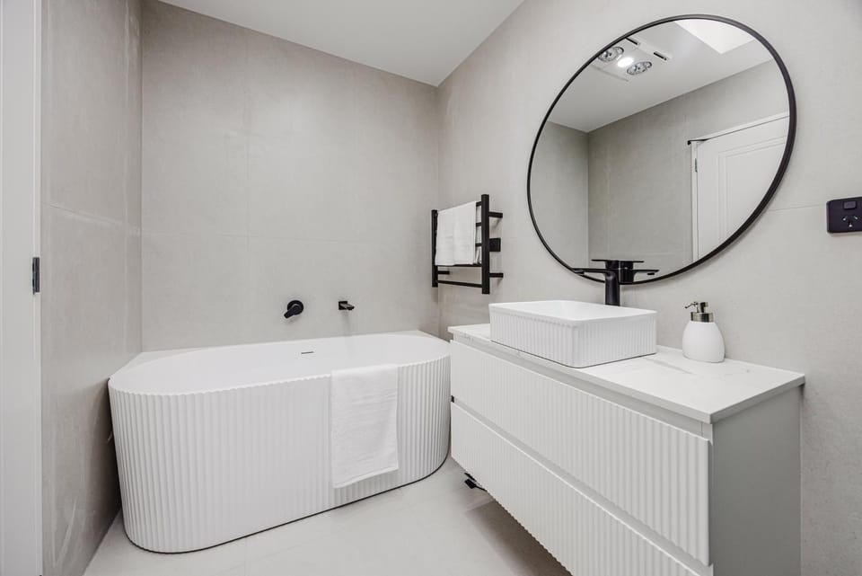 Bathroom, Bath, towels