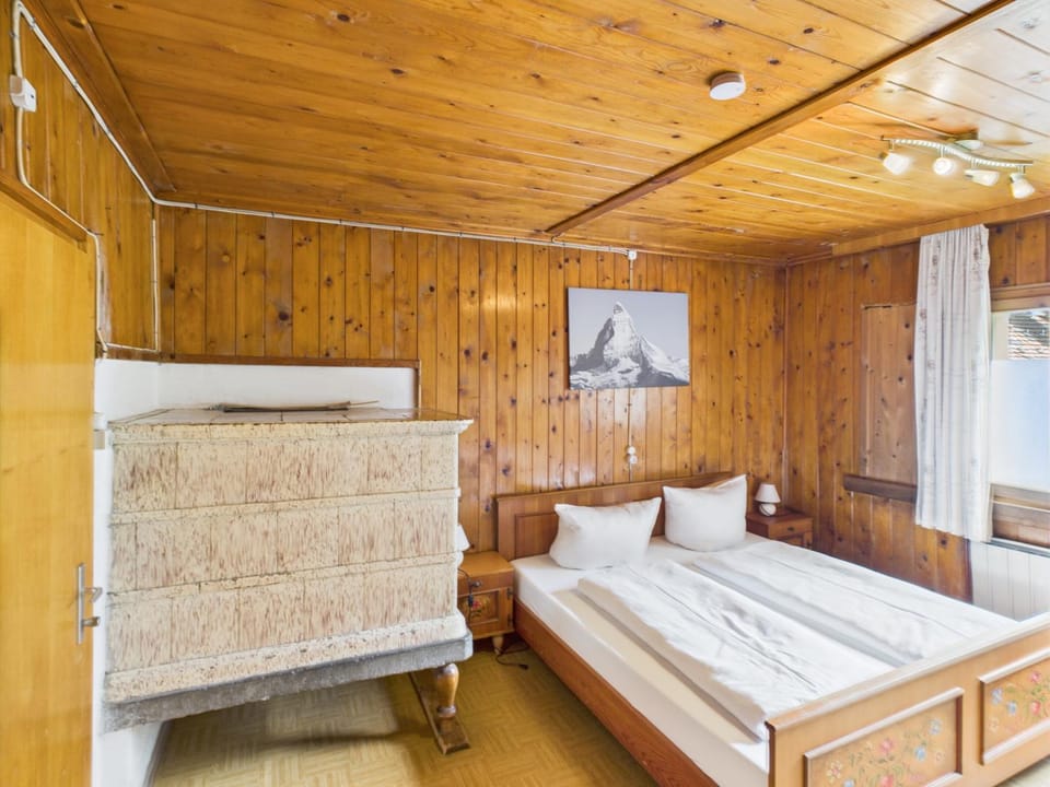 Bed, Bedroom, heating, towels