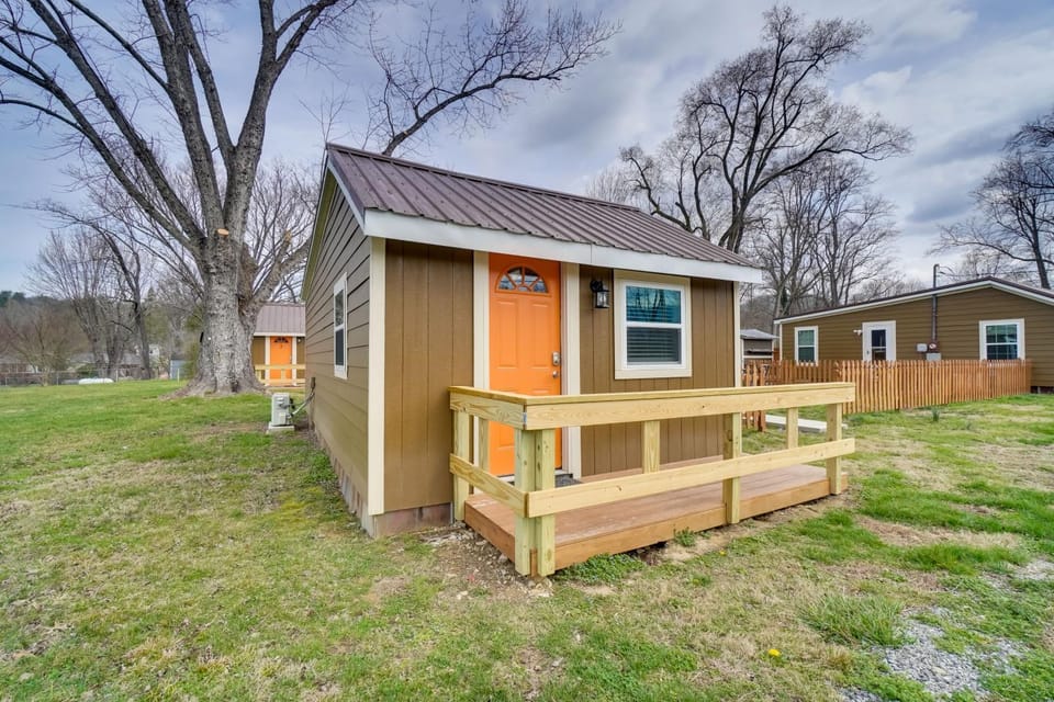 Explore Cades Cove & Smoky Mtns! Restored Cabin Cabin in Townsend