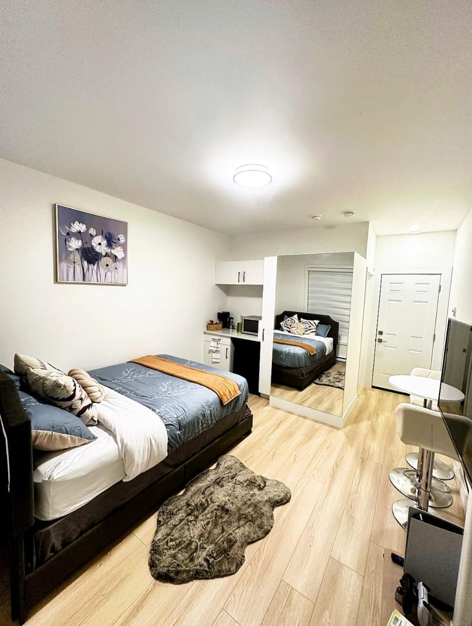 Quiet Private Room Victoria - PS5, Fast WiFi, Parking Vacation rental in Langford
