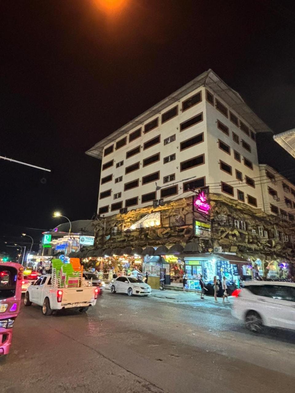 Property building, Night, People, Neighbourhood, City view, Street view, Location, group of guests, Parking