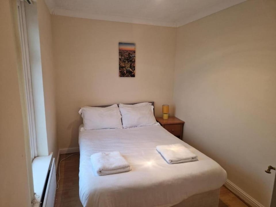 Bed, Photo of the whole room, Decorative detail, Bedroom, furniture, towels