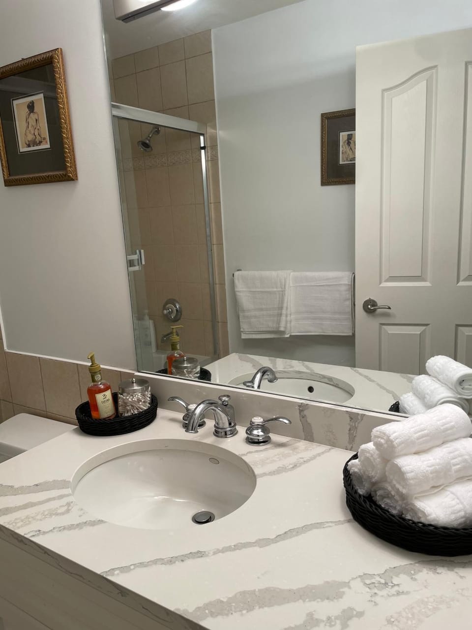 Cozy 2 Bedrooms in Basement Vacation rental in Vancouver