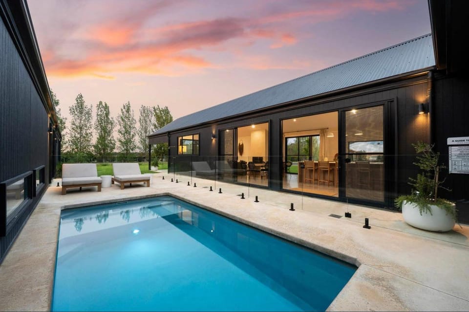 Swimming pool, sunbed
