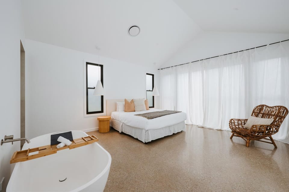 Bed, Bedroom, Bath