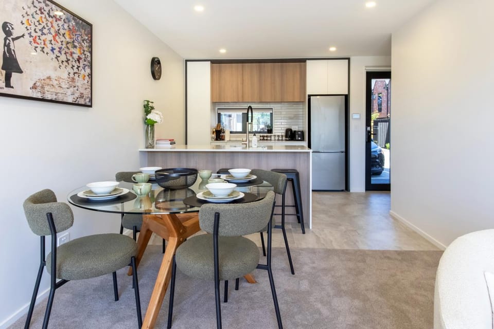 Dining area, kitchen