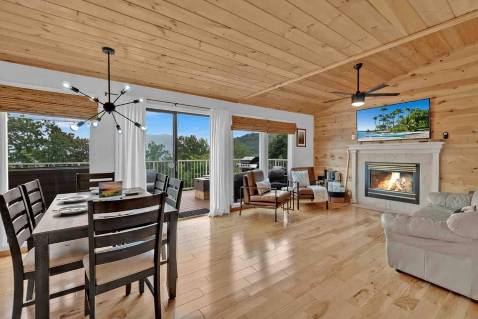 Amazing Mt. LeConte views Chalet in Gatlinburg