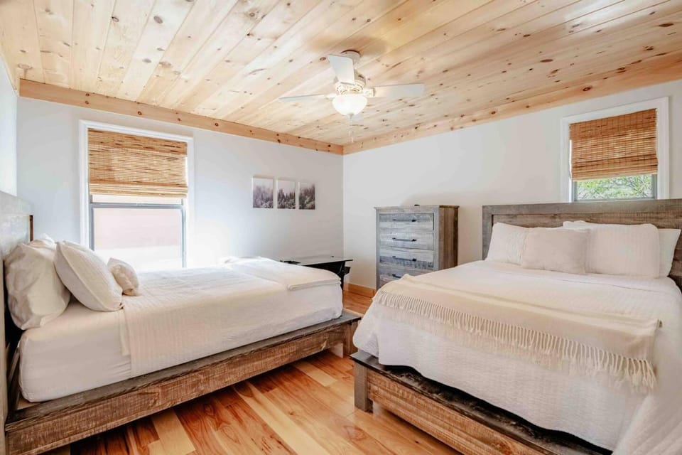 Amazing Mt. LeConte views Chalet in Gatlinburg