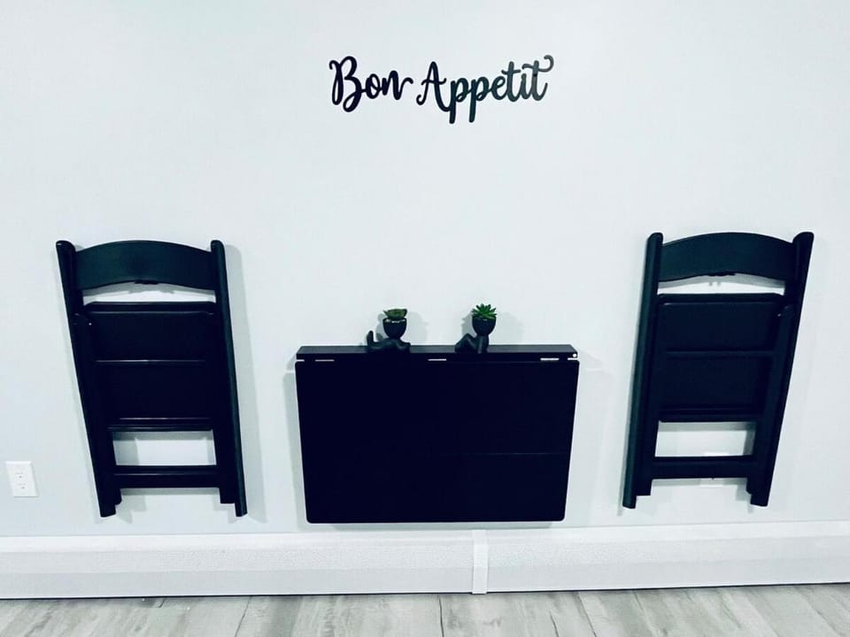 Spacious 5-Bedroom Family Home Apartment in New Britain