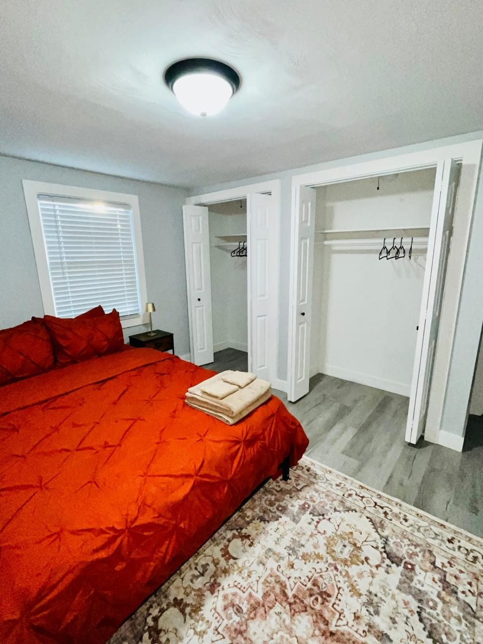 Spacious 5-Bedroom Family Home Apartment in New Britain