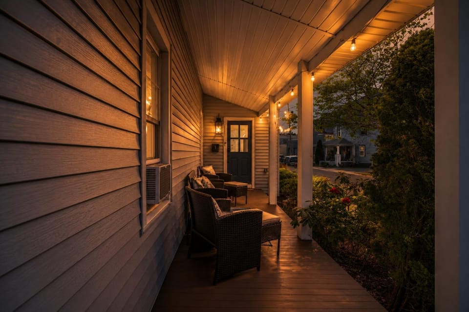 5 min walk to Asbury Park, 4 beach badges, firepit, grill, porch, cool AC Apartment in Ocean Grove