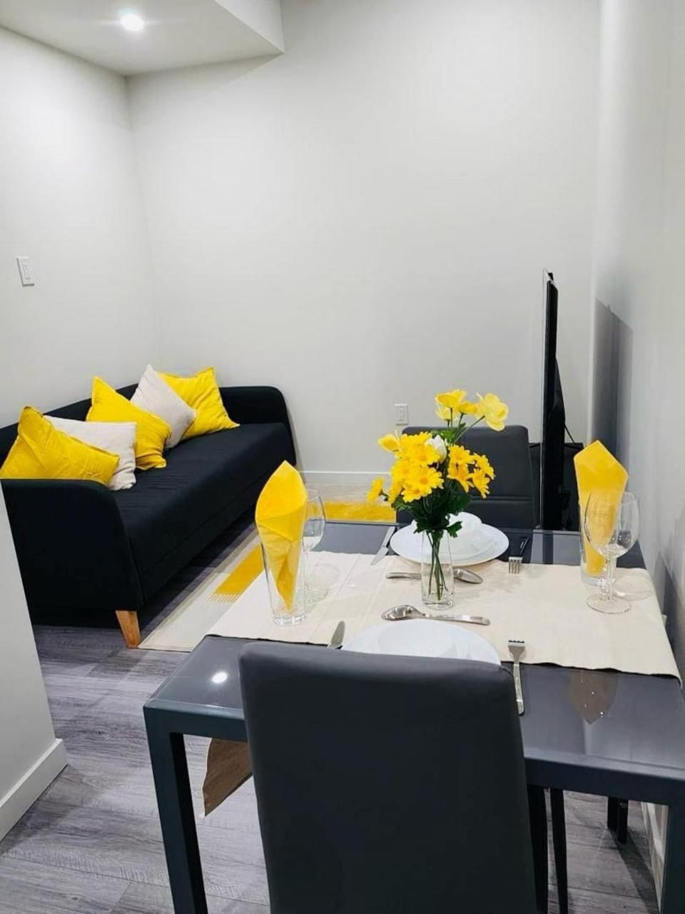 Seating area, Dining area