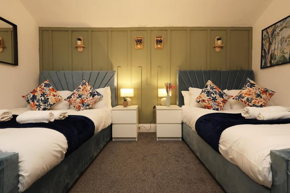 Super Spacious Cardiff Central 5 Bedroom House 10 Beds 2 Bathrooms Free Parking House in Cardiff