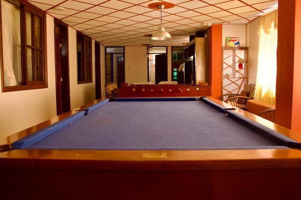 Billiard, Game Room