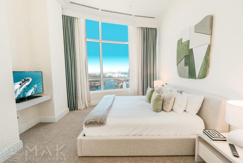 FontaineBleau Penthouse The Pinnacle of Luxury House in Miami Beach