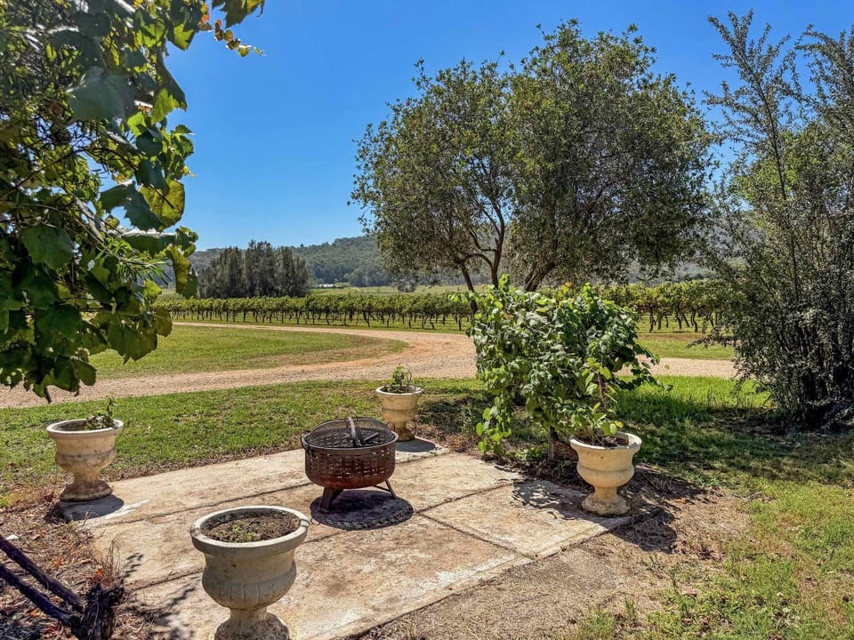 The Winegrower's Cottage House in Broke