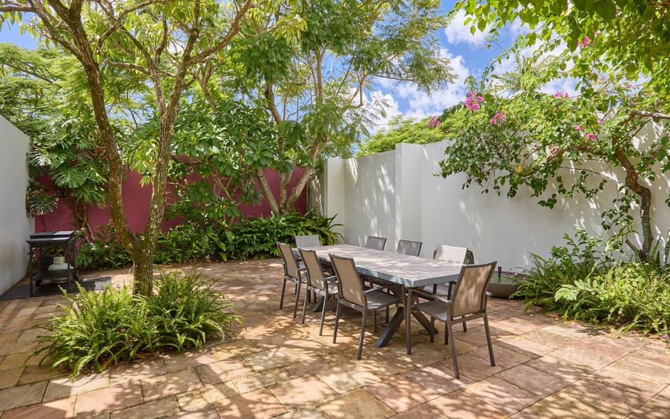 Patio, Dining area