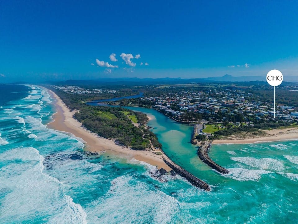 Coastal Haven Ocean Views on Marine Parade House in Kingscliff