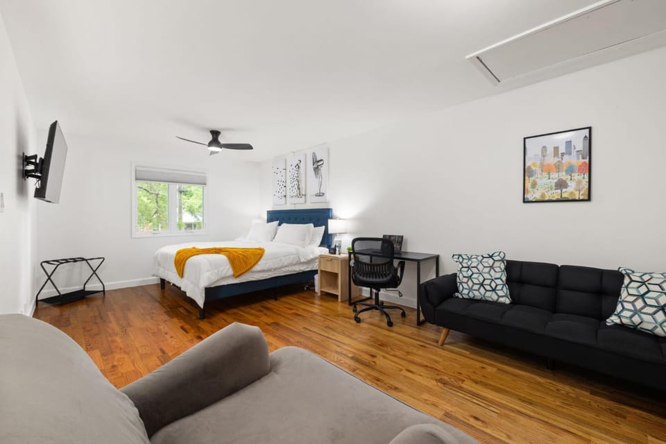 Bed, Photo of the whole room, Bedroom