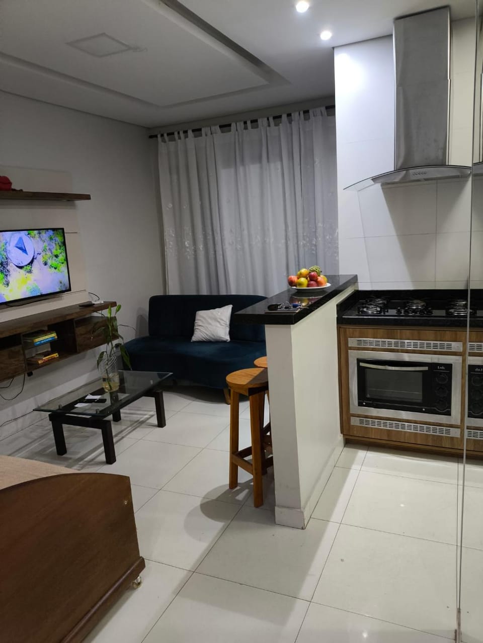 TV and multimedia, Kitchen or kitchenette, Dining area, stove