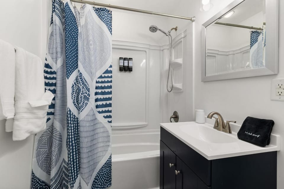 Shower, Bathroom, Bath, towels