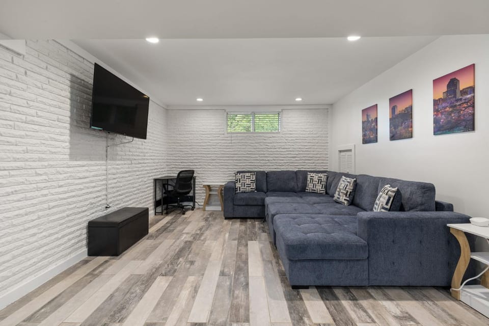 Communal lounge/ TV room, TV and multimedia, Living room, Seating area