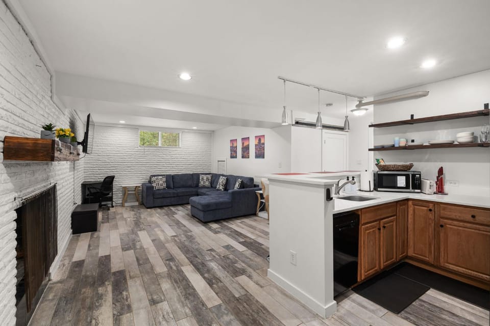 Kitchen or kitchenette, Living room, Seating area, fireplace