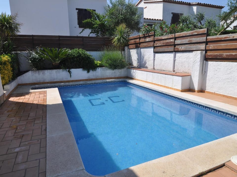 Casa Encantadora con Piscina Privada en Riells, Ideal para Familias y Amigos - HISP-7-1 Villa in L'Escala