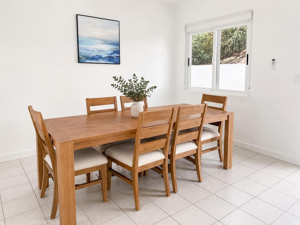 Day, Seating area, Dining area