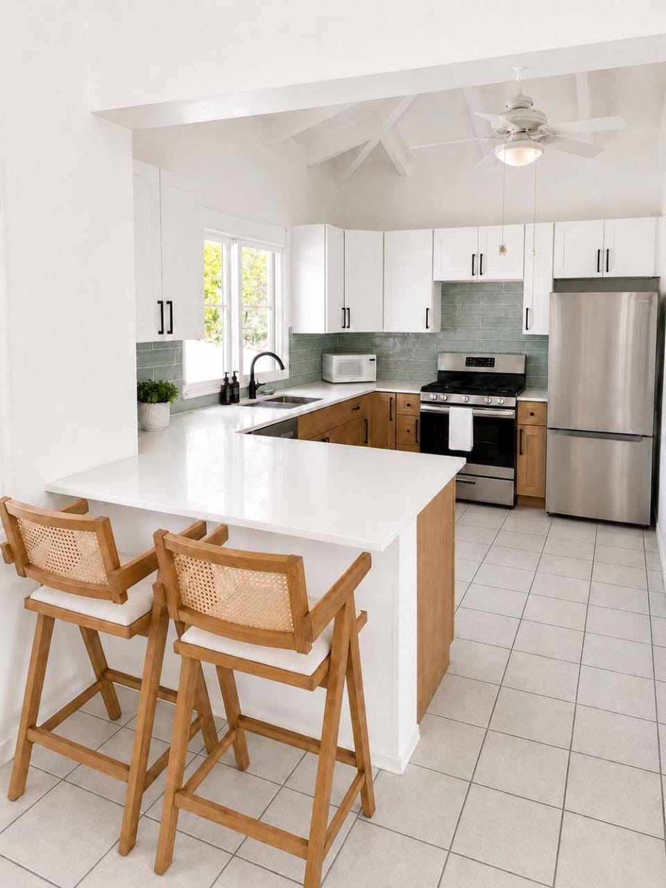 Kitchen or kitchenette, Seating area