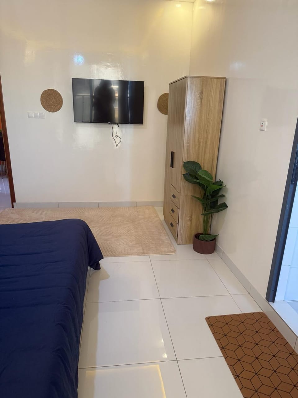 Bed, TV and multimedia, Bedroom, wardrobe