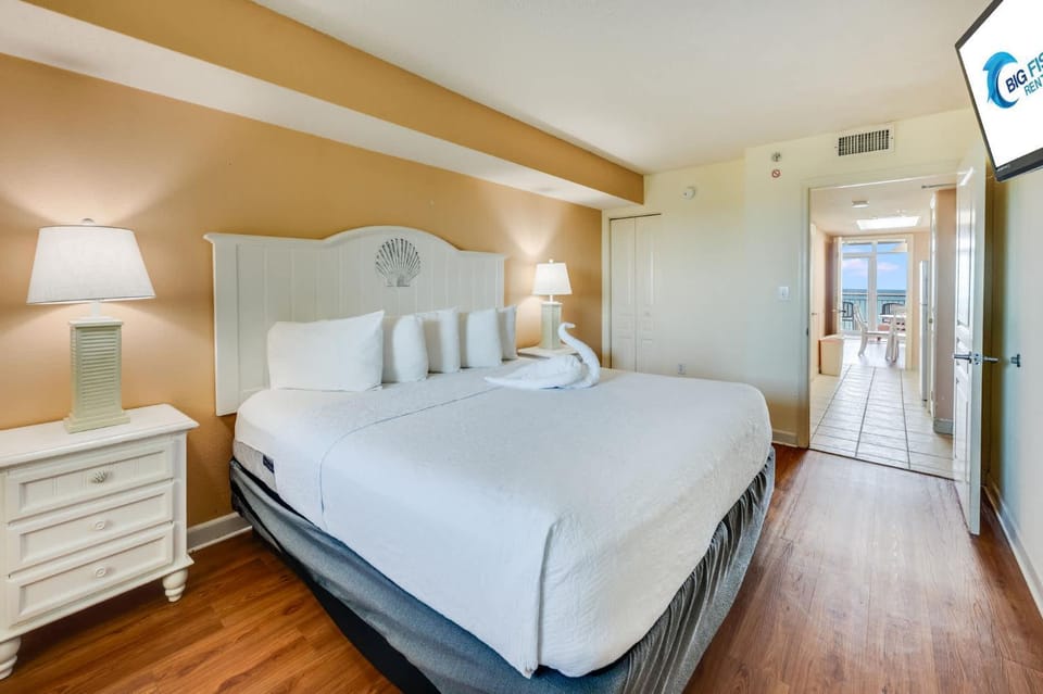 Direct Oceanfront Unit Amazing Views with Pools House in Atlantic Beach