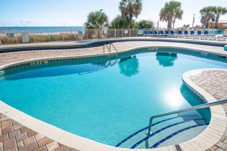 Direct Oceanfront Unit Amazing Views with Pools House in Atlantic Beach