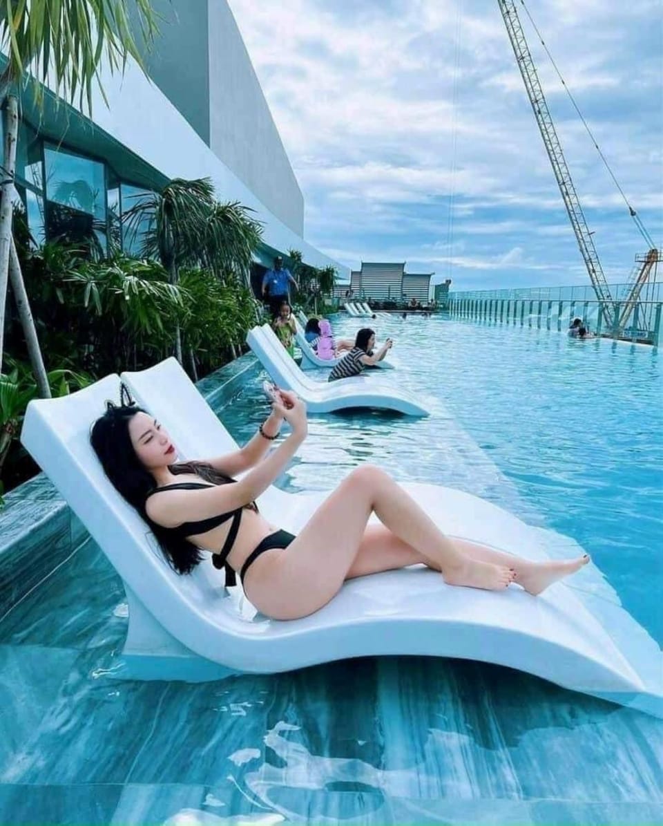 People, Swimming pool, Swimming pool