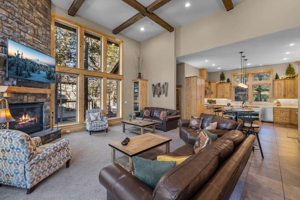 Woods & Irons Lodge House in Sunriver